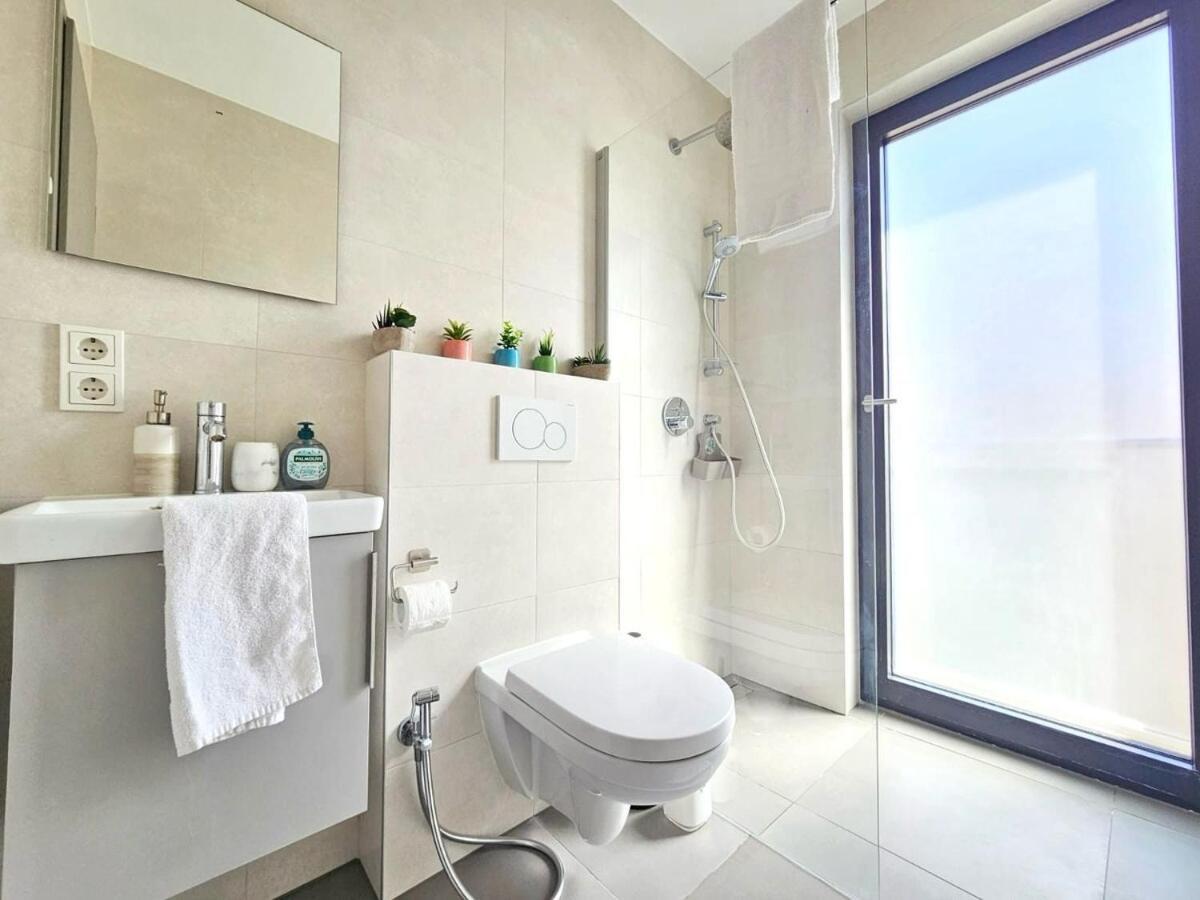 Living In Style 3br W 2 Terraces&free Parking-ham1 Apartment